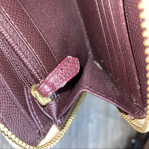 Gently used coach wallet 💯 authentic - Picture 3 of 9